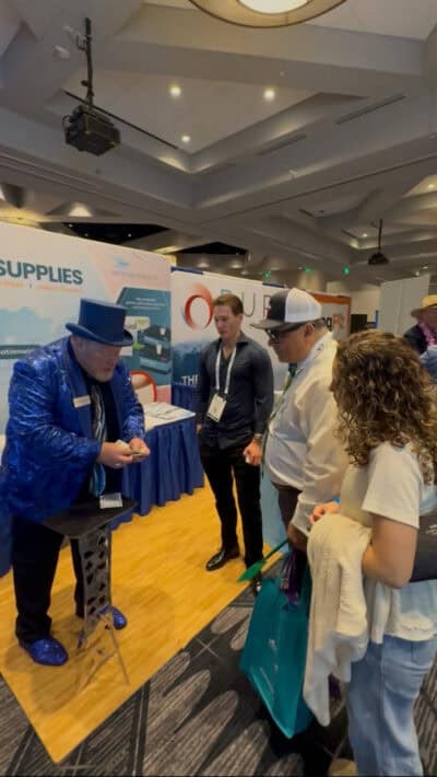 magician performing at tradeshow mersi